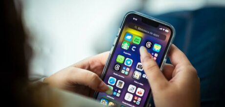 Você realmente precisa limpar o celular? Entenda quando isso faz diferença