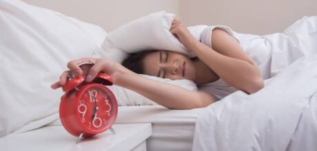 Por que algumas pessoas acordam antes do despertador tocar?